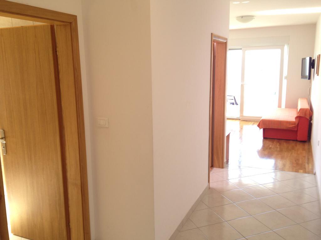 Gala Apartments 오미스 객실 사진