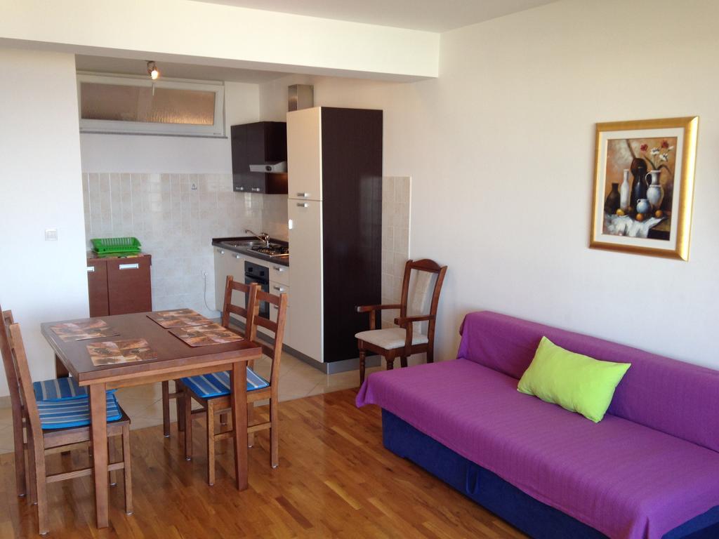 Gala Apartments 오미스 객실 사진