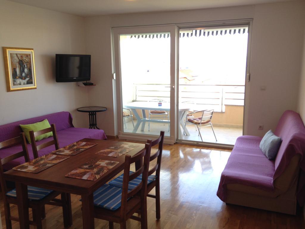 Gala Apartments 오미스 객실 사진
