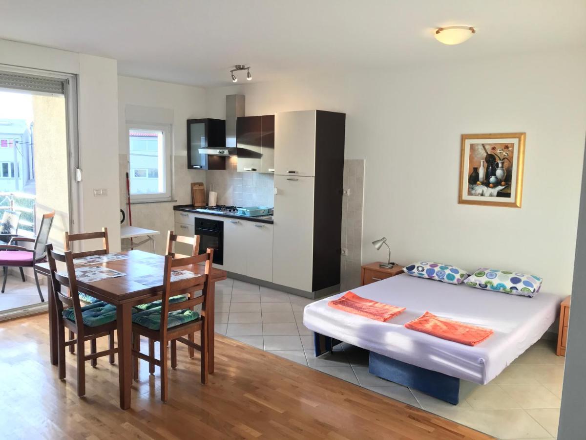 Gala Apartments 오미스 외부 사진
